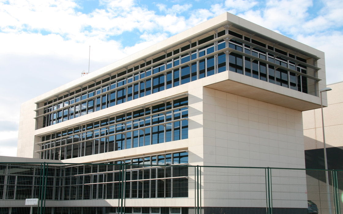 edifici de control de la dessalintzadora - el prat de llobregat - altayo (3)
