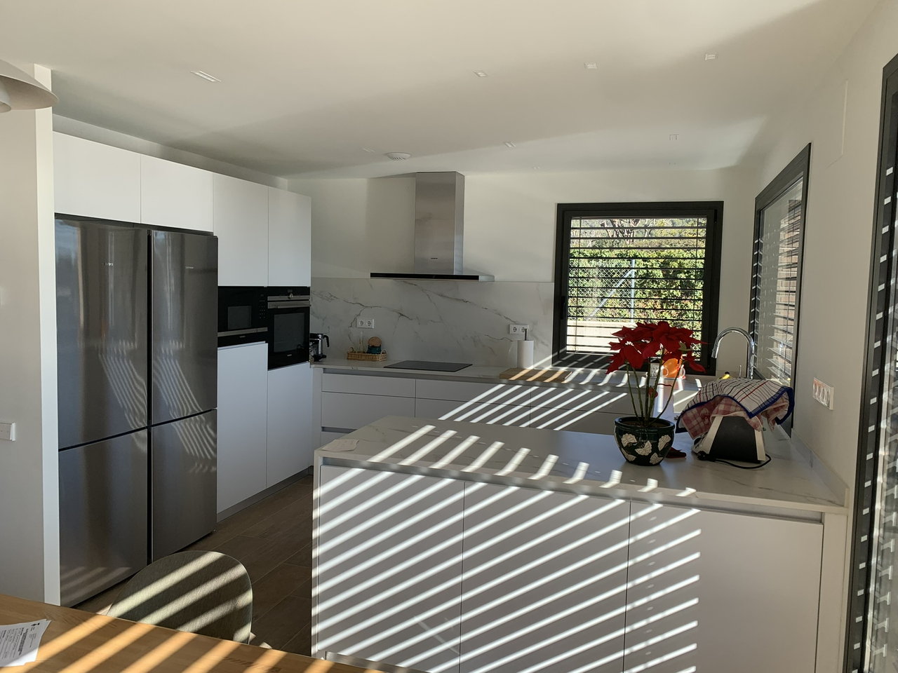 Cocina de casa moderna en Matadepera.